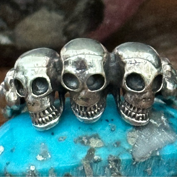 Triple skull unisex men's sterling silver ring - Picture 6 of 10